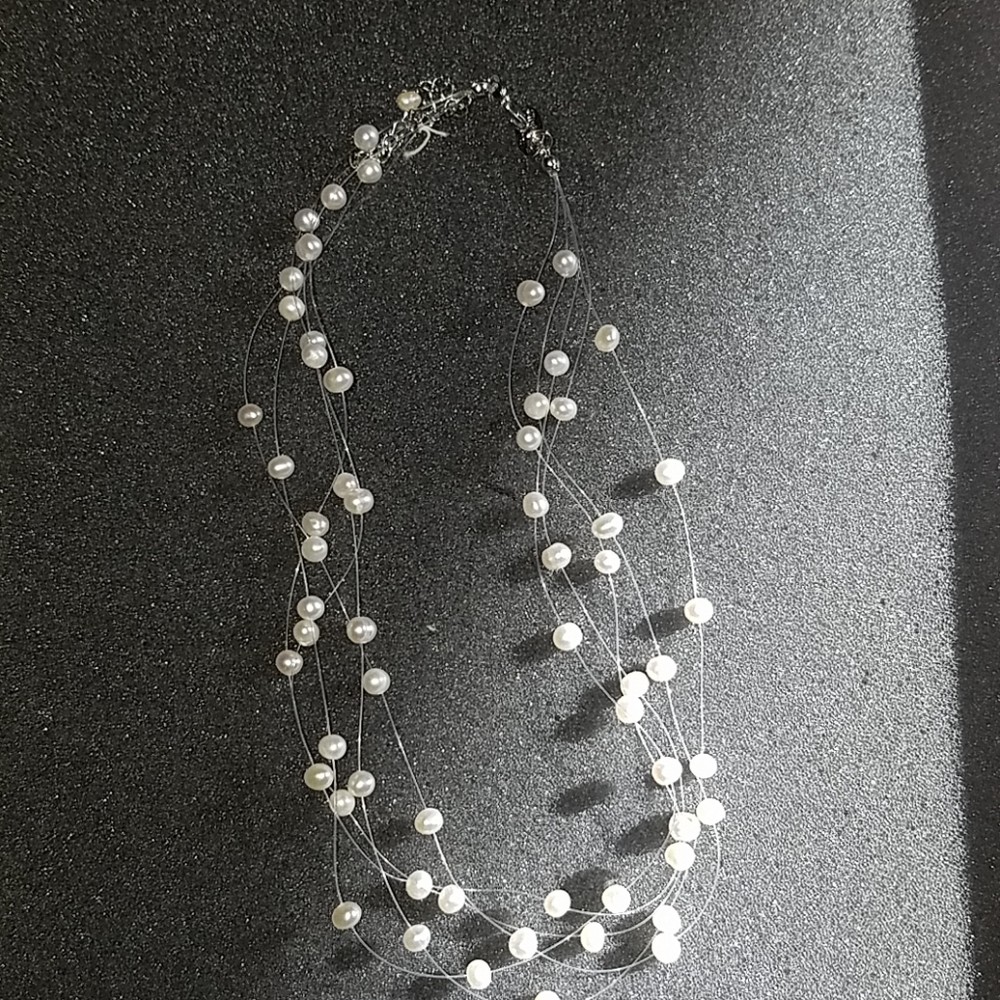 Manufactured perl layer necklace